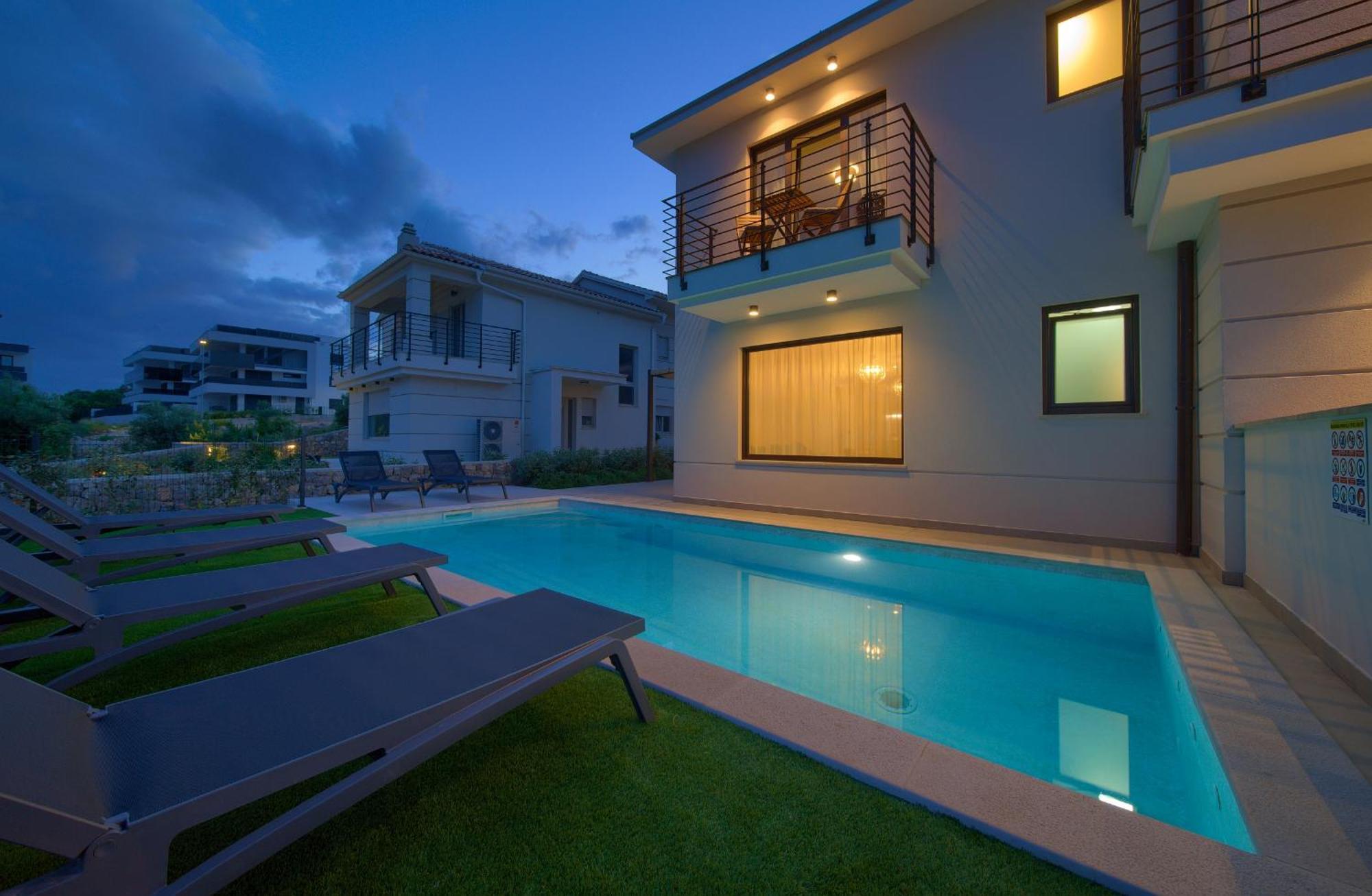 Počitniška hiša House Fra&la With Private Pool Krk Town